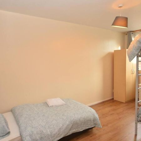 Spacious 2Bedroom Condo With Patio By Excel Centre Лондон Екстер'єр фото