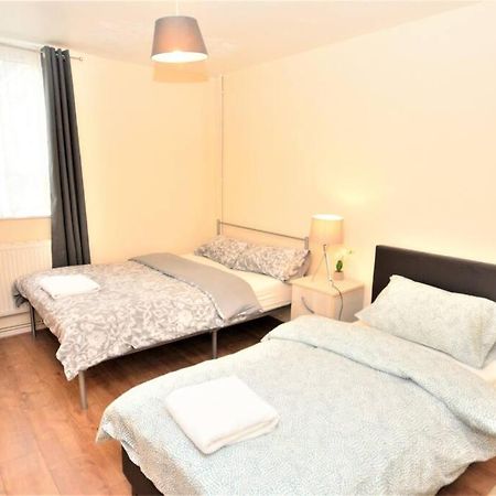 Spacious 2Bedroom Condo With Patio By Excel Centre Лондон Екстер'єр фото