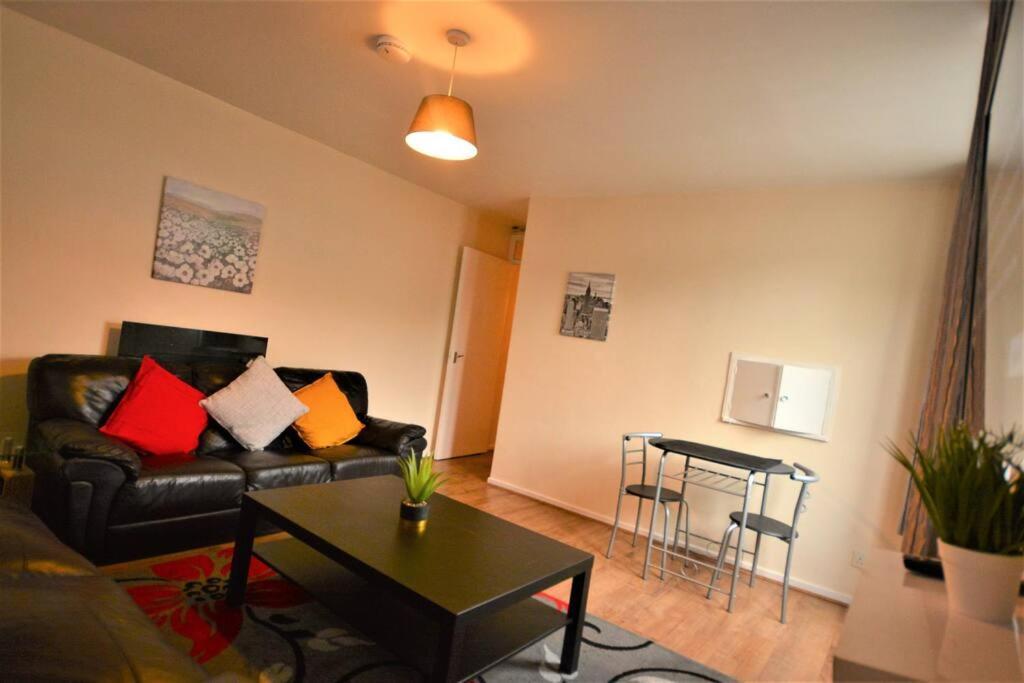 Spacious 2Bedroom Condo With Patio By Excel Centre Лондон Екстер'єр фото
