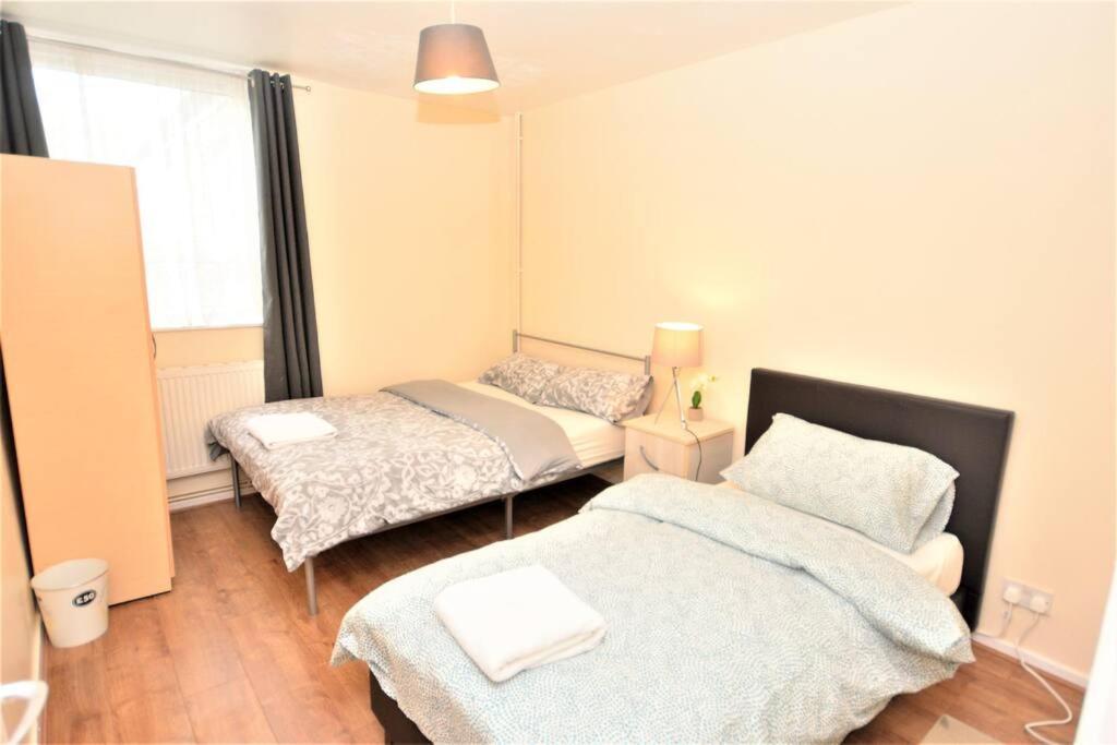 Spacious 2Bedroom Condo With Patio By Excel Centre Лондон Екстер'єр фото