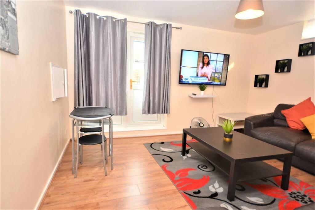 Spacious 2Bedroom Condo With Patio By Excel Centre Лондон Екстер'єр фото